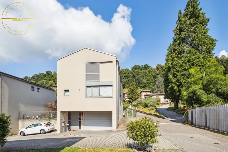 CASA UNIFAMILIARE CON AMPIO GIARDINO A PAMBIO NORANCO, Foto 2
