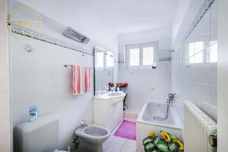 AMPIA CASA DI 6.5 LOCALI IN ZONA RESIDENZIALE A MORBIO INF., Foto 10