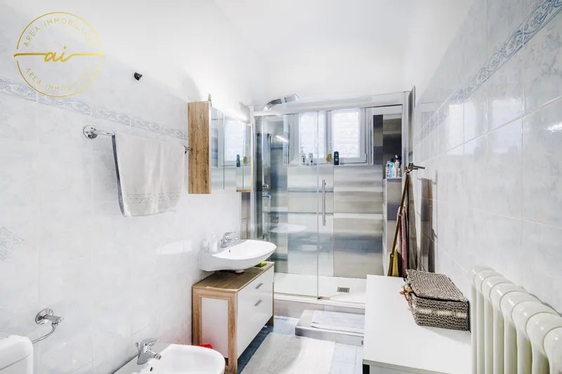 AMPIA CASA DI 6.5 LOCALI IN ZONA RESIDENZIALE A MORBIO INF., Foto 7