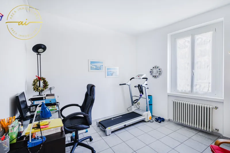 AMPIA CASA DI 6.5 LOCALI IN ZONA RESIDENZIALE A MORBIO INF., Foto 9