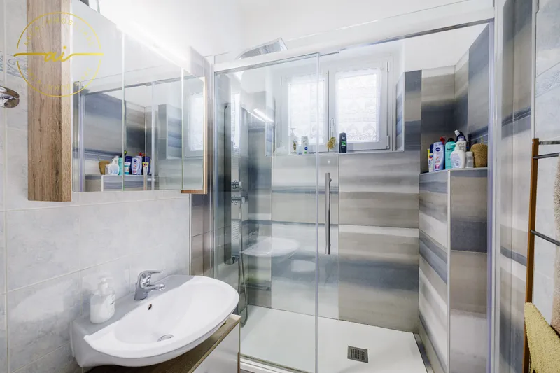 AMPIA CASA DI 6.5 LOCALI IN ZONA RESIDENZIALE A MORBIO INF., Foto 8