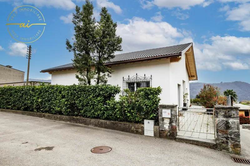 AMPIA CASA UNIFAMILIARE CON GIARDINO A MORBIO INFERIORE, foto 3