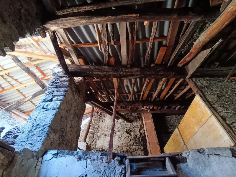 RUSTICO TOTALMENTE DA RISTRUTTURARE NEL NUCLEO DI AROGNO, Foto 9