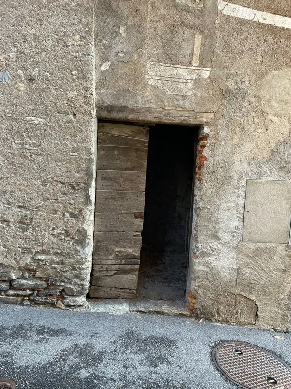 RUSTICO TOTALMENTE DA RISTRUTTURARE NEL NUCLEO DI AROGNO, Foto 11