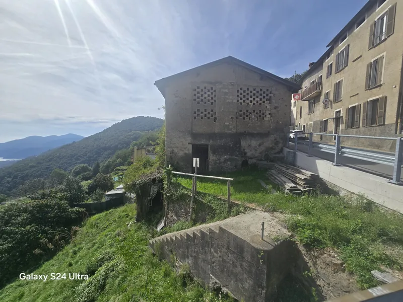 TERRENO EDIFICABILE CON RUSTICO VISTA LAGO A CADEMARIO, Foto 3