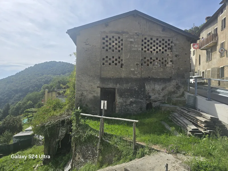 TERRENO EDIFICABILE CON RUSTICO VISTA LAGO A CADEMARIO, Foto 4
