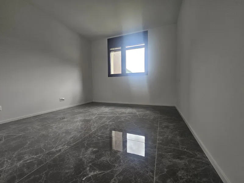 AFFITTASI NUOVO E BELLISSIMO 3.5 LOCALI A LUMINO, photo 4