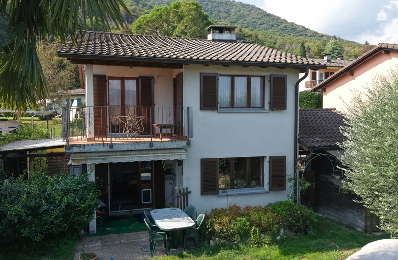 VILLA DI 5.5 LOCALI CON GIARDINO IMMERSA NEL VERDE A PURA, foto 2