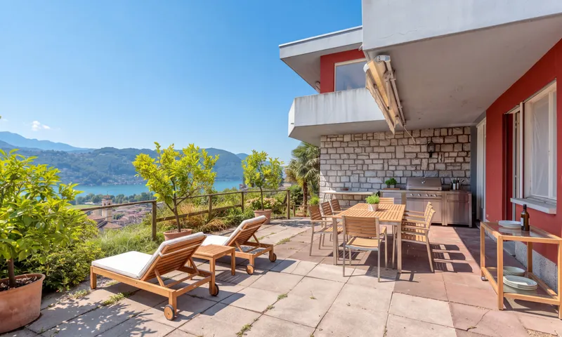 VILLA 6.5 LOCALI DA RINNOVARE VISTA LAGO MOZZAFIATO AD AGNO, foto 1