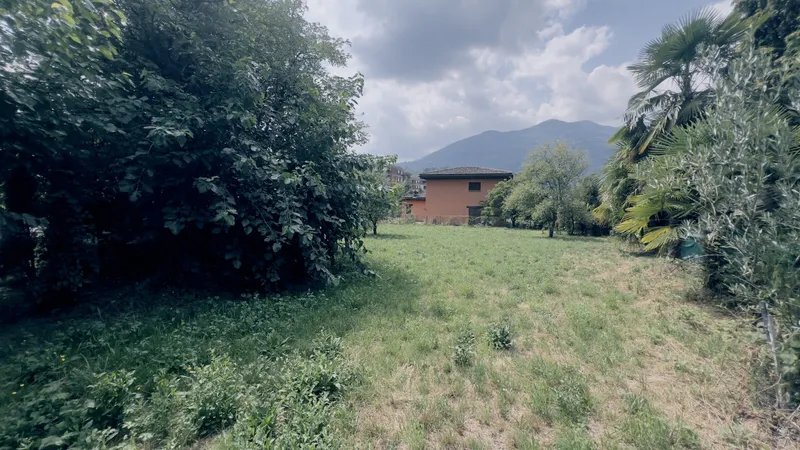 TERRENO CON LICENZA APPROVATA PER 4 VILLE A PONTE CAPRIASCA, foto 1