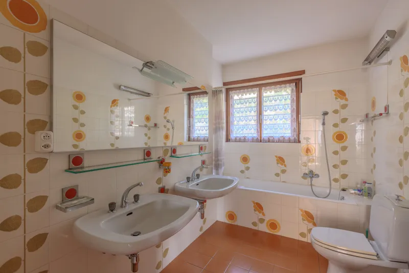 VILLA DI 6.5 LOCALI CON AMPIO GIARDINO E PRIVACY A CORTEGLIA, foto 8