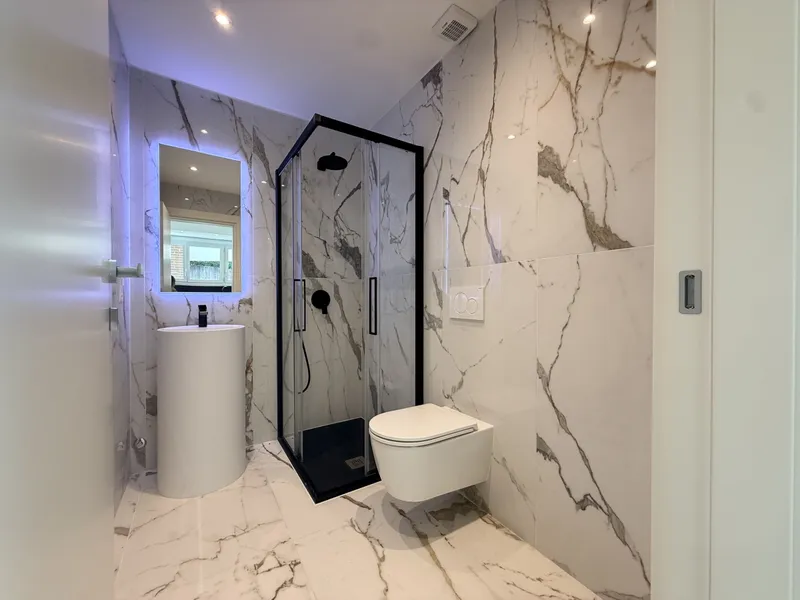 ELEGANTE 4.5 LOCALI CON VERANDA E SCORCIO SUL LAGO A LORETO, foto 8