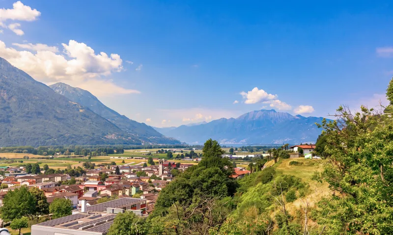 GRANDE CASA BIFAMILIARE 5.5 LOCALI CON VISTA LAGO A CUGNASCO, foto 9