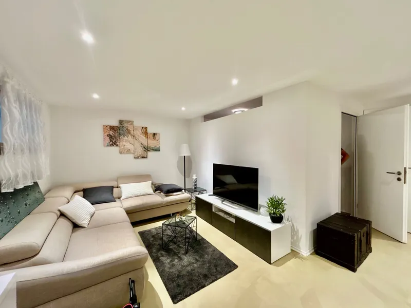 CASA INDIPENDENTE DI 5.5 LOCALI CON GIARDINO A MEZZOVICO, Foto 9