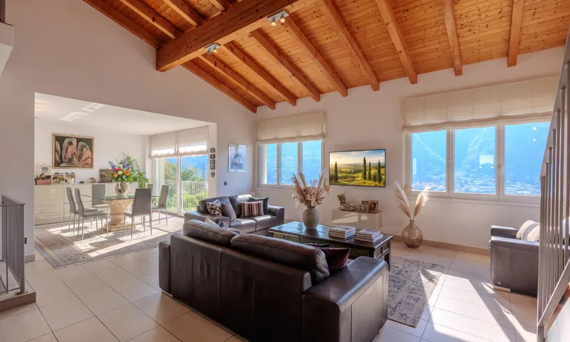 MODERNA CASA 5.5 LOCALI CON VISTA LAGO MOZZAFIATO A CAPOLAGO, foto 1