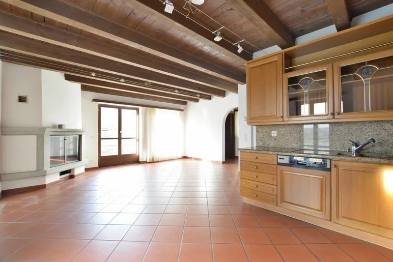 AFFITTASI LUMINOSA CASA SU 2 PIANI A CLARO - BELLINZONA, Foto 2