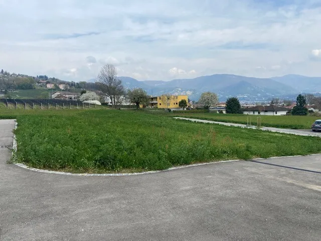 TERRENO DI 600 MQ CON LICENZA PER UNA VILLA A STABIO, foto 3