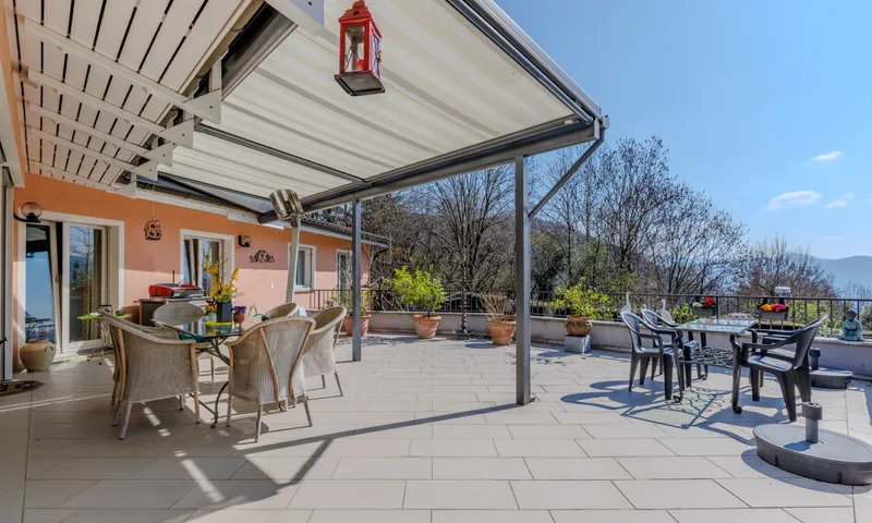SPLENDIDA VILLA CON PISCINA E AMPI SPAZI ESTERNI A CURIO, foto 3