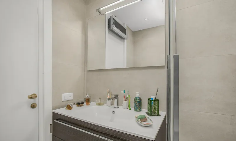 ELEGANTE 2.5 LOCALI IN POSIZIONE COMODA A LUGANO CASSARATE, foto 8