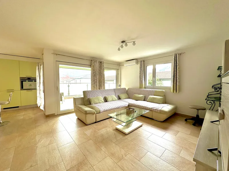 ELEGANTE 3.5 LOCALI CON AMPIA TERRAZZA NEL CUORE DI CASTIONE, Foto 2
