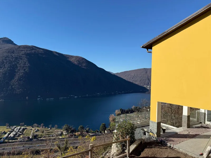 CASA 5.5 LOCALI RINNOVATA CON STUPENDA VISTA LAGO A ROVIO, foto 1