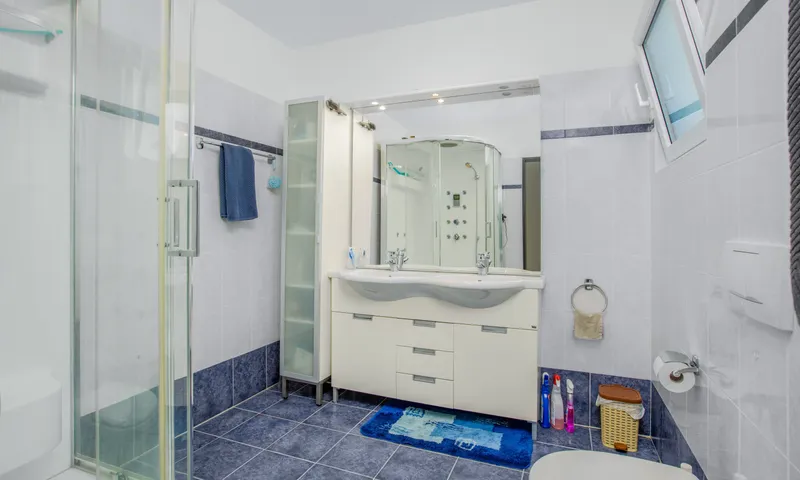 AMPIA VILLA UNIFAMILIARE 5.5 LOCALI CON PISCINA A MEZZOVICO, foto 10