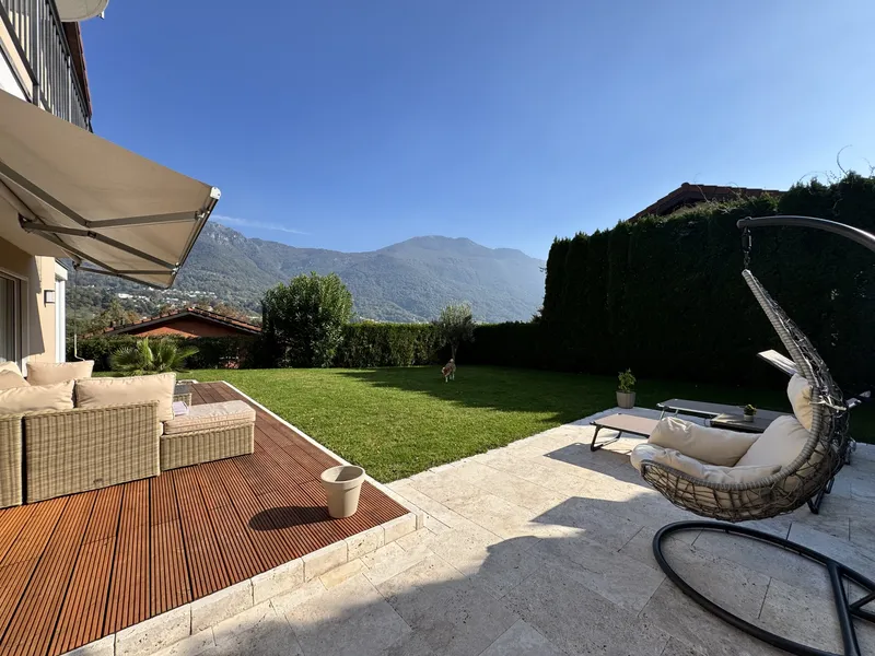 STUPENDA VILLA 5.5 VISTA LAGO CON AMPIO GIARDINO A LUGAGGIA, Foto 1