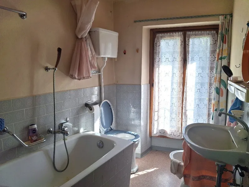 GRAZIOSA CASA TICINESE 4 LOCALI CON GIARDINETTO A TESSERETE, foto 6