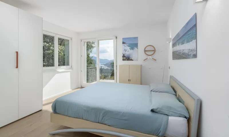 SPLENDIDA VILLA VISTA LAGO 7.5 LOCALI NEL VERDE A NEGGIO, foto 8