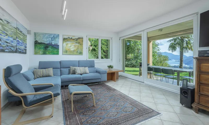 SPLENDIDA VILLA VISTA LAGO 7.5 LOCALI NEL VERDE A NEGGIO, foto 2
