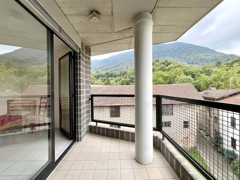 AFFITTASI AMPIO MONOLOCALE ARREDATO CON BALCONE A LUGANO, photo 4