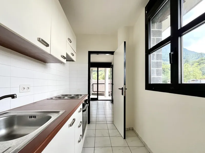 AFFITTASI AMPIO MONOLOCALE ARREDATO CON BALCONE A LUGANO, photo 8