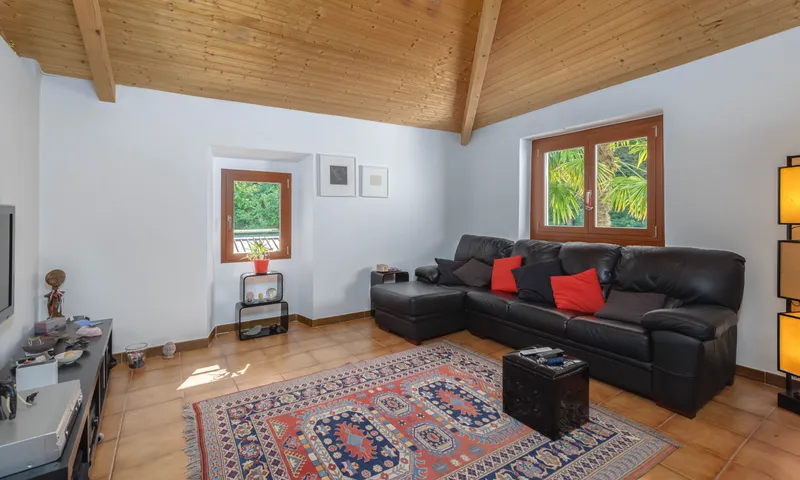 LUMINOSA E CARATTERISTICA CASA 4.5 LOCALI NEL VERDE AD ARZO, Foto 4