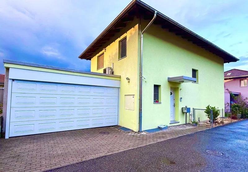 LUMINOSA CASA 5.5 LOCALI CON BOX E GIARDINO A CUGNASCO, photo 9