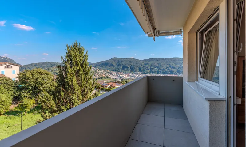 BELLISSIMO E AMPIO 4.5 CON VISTA APERTA A MORBIO INFERIORE, photo 2