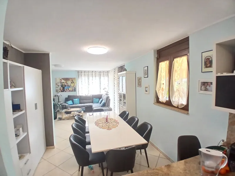 AMPIO 3.5 CON LOCALE HOBBY E GIARDINO PRIVATO A CASLANO, foto 3