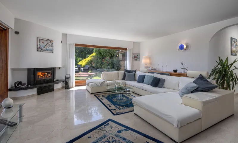 AFFASCINANTE VILLA 5.5 LOCALI VISTA LAGO CON GIARDINO A CIMO, foto 2
