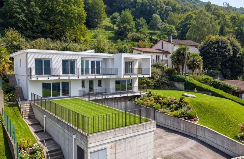ESCLUSIVA E SPLENDIDA VILLA VISTA LAGO 6.5 LOCALI A PUGERNA, foto 1