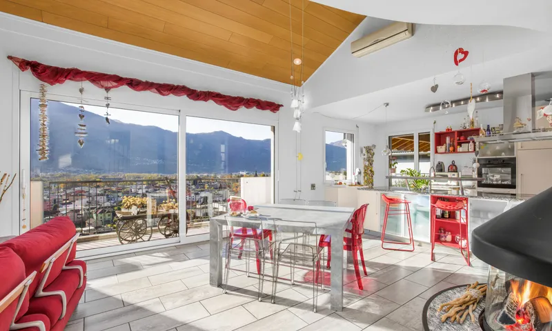 MERAVIGLIOSA VILLA 6.5 LOCALI CON VISTA APERTA A BELLINZONA, foto 2