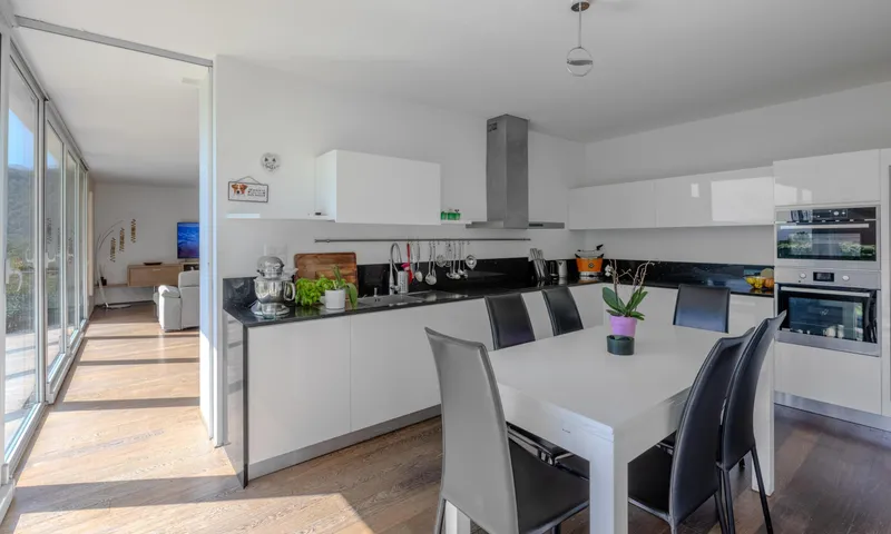 ESCLUSIVA VILLA 6.5 LOCALI CON PISCINA E GIARDINO A CADRO, foto 3