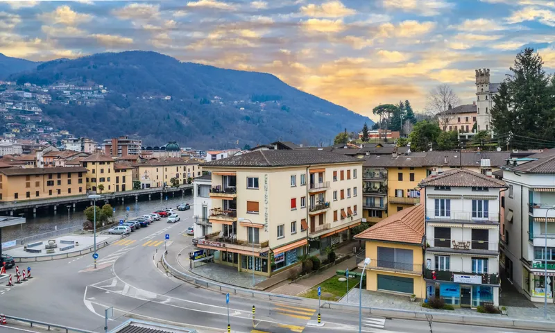 AFFITTASI 2.5 LOCALI VISTA LAGO A PONTE TRESA, foto 8