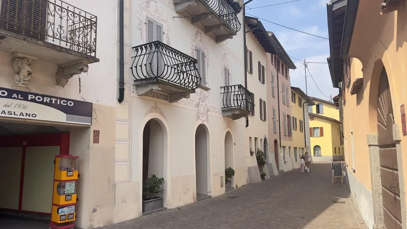 LOCALE COMMERCIALE A POCHI PASSI DAL LUNGOLAGO A CASLANO, Foto 8