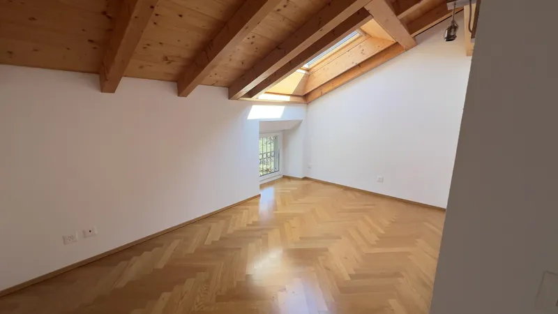 AFFITTASI AMPIO ATTICO MANSARDATO 4.5 LOCALI A CASLANO, foto 5