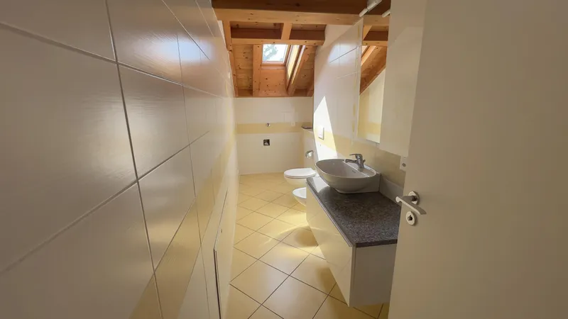 AFFITTASI AMPIO ATTICO MANSARDATO 4.5 LOCALI A CASLANO, foto 4
