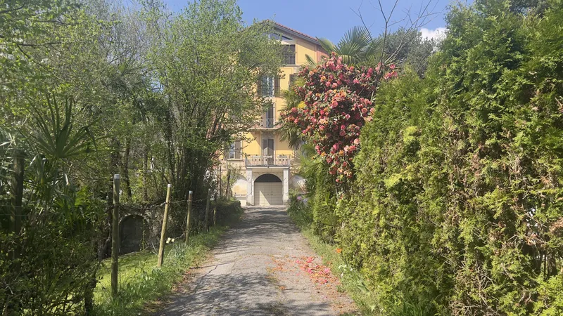 AFFITTASI AMPIO ATTICO MANSARDATO 4.5 LOCALI A CASLANO, foto 9