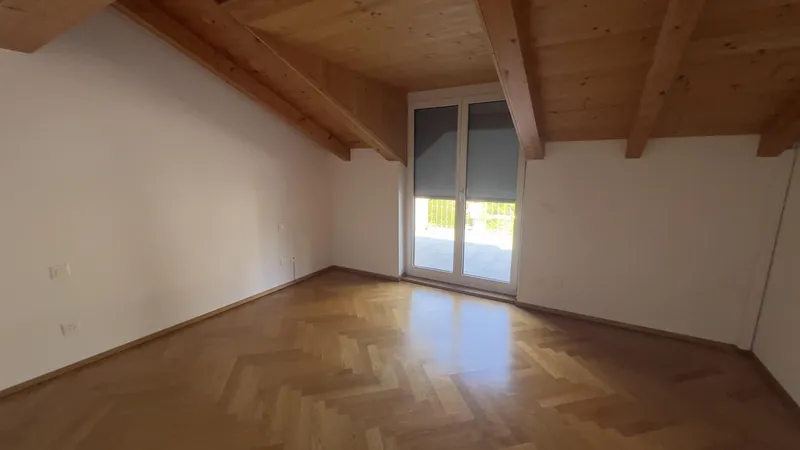 AFFITTASI AMPIO ATTICO MANSARDATO 4.5 LOCALI A CASLANO, foto 7