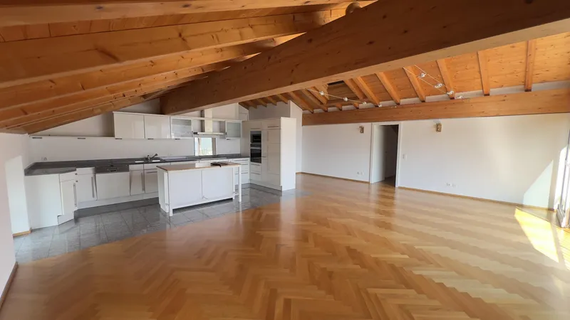 AFFITTASI AMPIO ATTICO MANSARDATO 4.5 LOCALI A CASLANO, foto 2