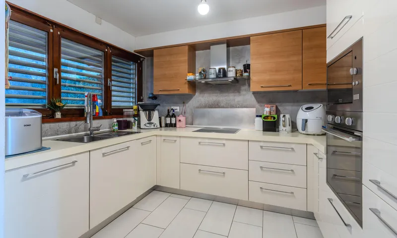 STUPENDA VILLA GEMELLA 5.5 CON VISTA LAGO PARZIALE AD AGNO, Foto 5