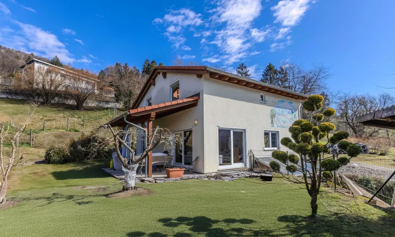 STUPENDA E AMPIA VILLA 5.5 LOCALI CON GIARDINO A BANCO, foto 2