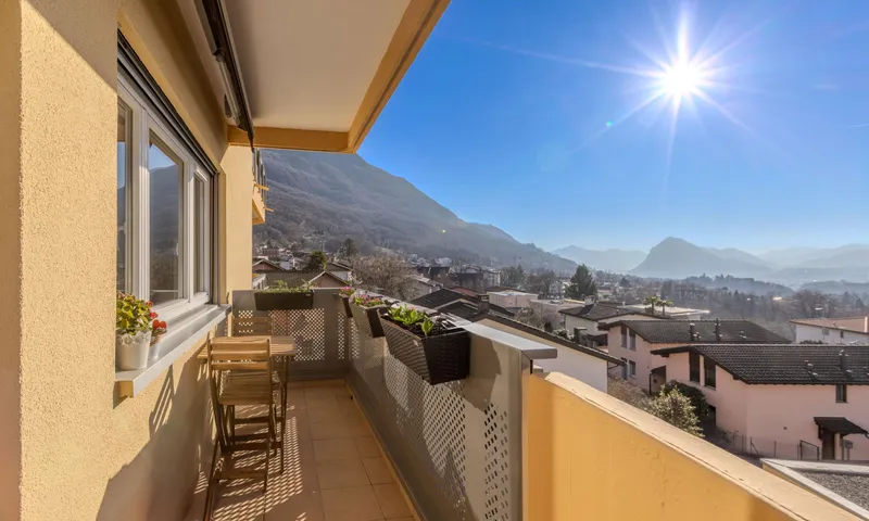 AMPIO 4.5 LOCALI CON VISTA PANORAMICA NEL VERDE A CADRO, Foto 4